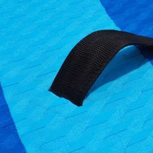 Poutko ve středu prkna je také bez polstrování