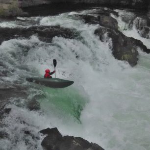 Vítěž Jeremy Bisson ukazuje, jak se má jezdit Husum falls