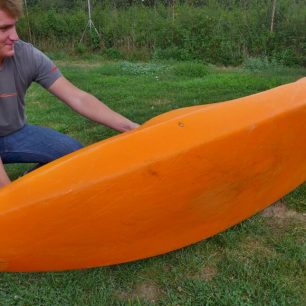 Prijon 2B, pohled na ploché dno s výraznou hranou