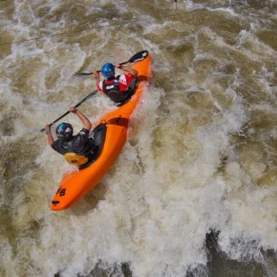 Deblkajak Prijon 2B - troufli jsme si i do větších válců