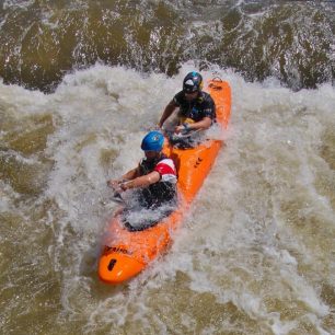 Deblkajak Prijon 2B - díky rockeru se kajak rychle vynoří i z větších válců