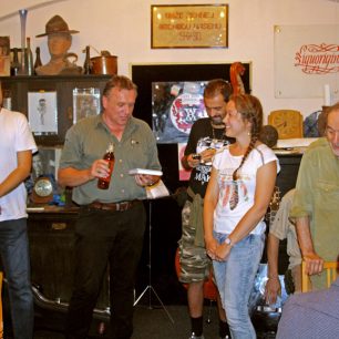 Autor Jan Hrána během kčtu nové knihy Případ pohřešovaného háčka