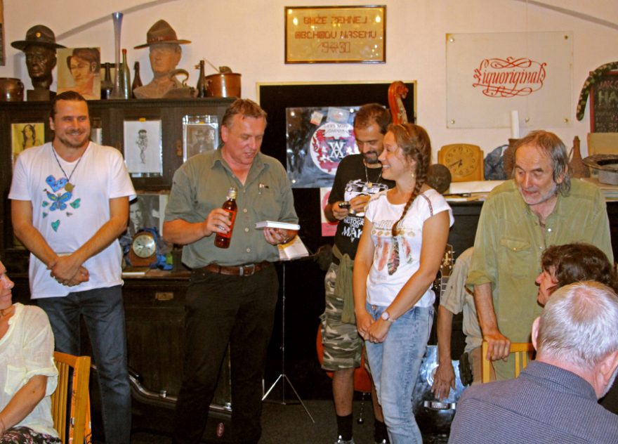 Autor Jan Hrána během kčtu nové knihy Případ pohřešovaného háčka