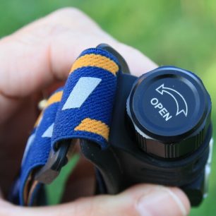 Šroubovací uzávěr prostoru pro akumulátor/baterii