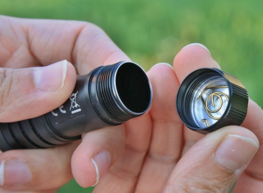 Čelovka po odšroubování krytu