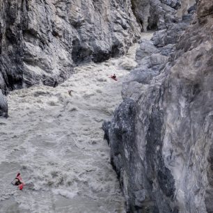 V úzkých místech nebyla nouze o pořádně probublané peřeje. / F: Jakub „Kajman“ Šedivý