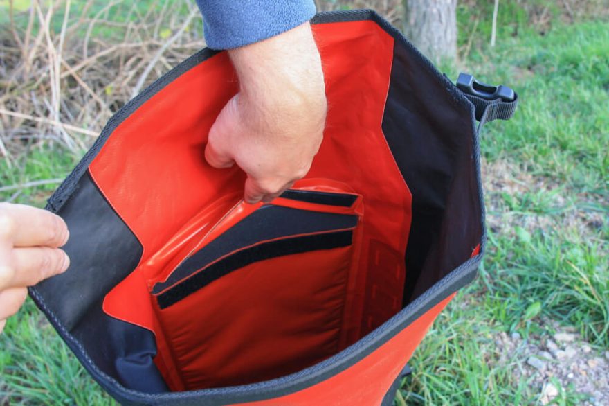 Vnitřní kapsa pro uložení výztuhy zad