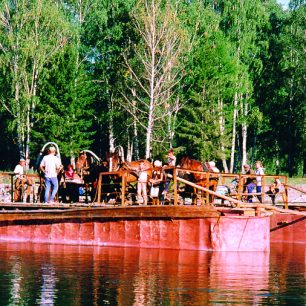 Přívoz přes řeku Katuň v Ujmonské kotlovině (1997) / F: Jaromír Partigo Loskot