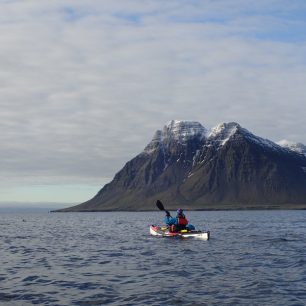 Natalie a Michal Maděrovi upádlovali během 70 dní 1500 km. Obeplutí Islandu ukončili 300 km před cílem kvůli nepřízni počasí