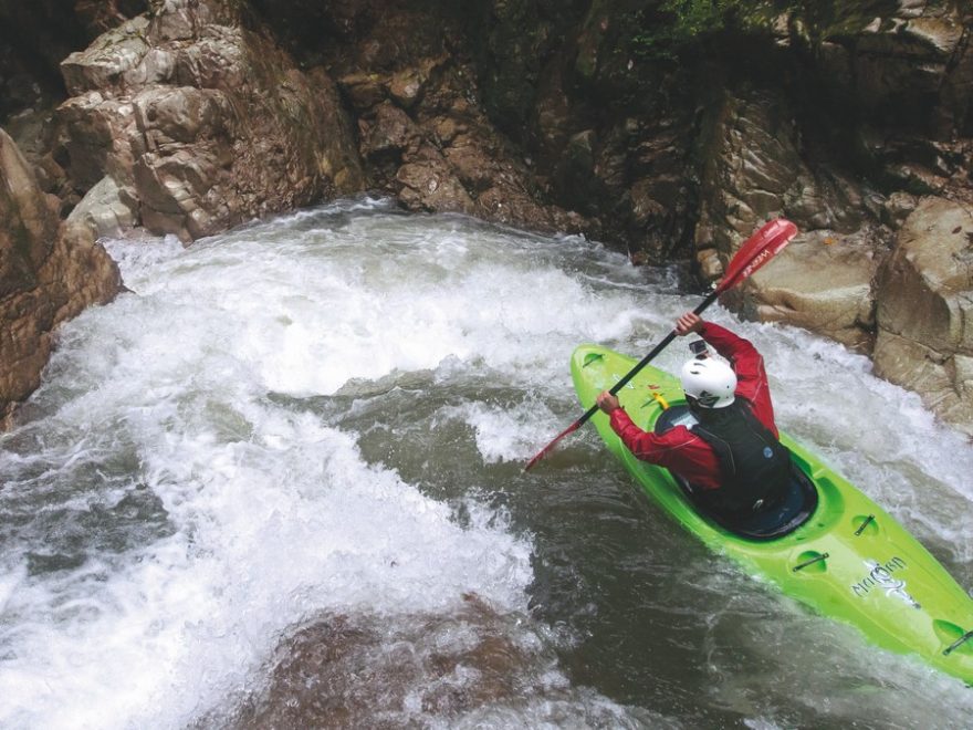 Olin Wimberg v peřeji s třímetrovým pravoúhlým skokem / F: Jakub Šedivý