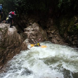 Rio Encanto je žlutohnědý kaňon v džungli s poměrně težkými peřejemi / F: Jakub Šedivý