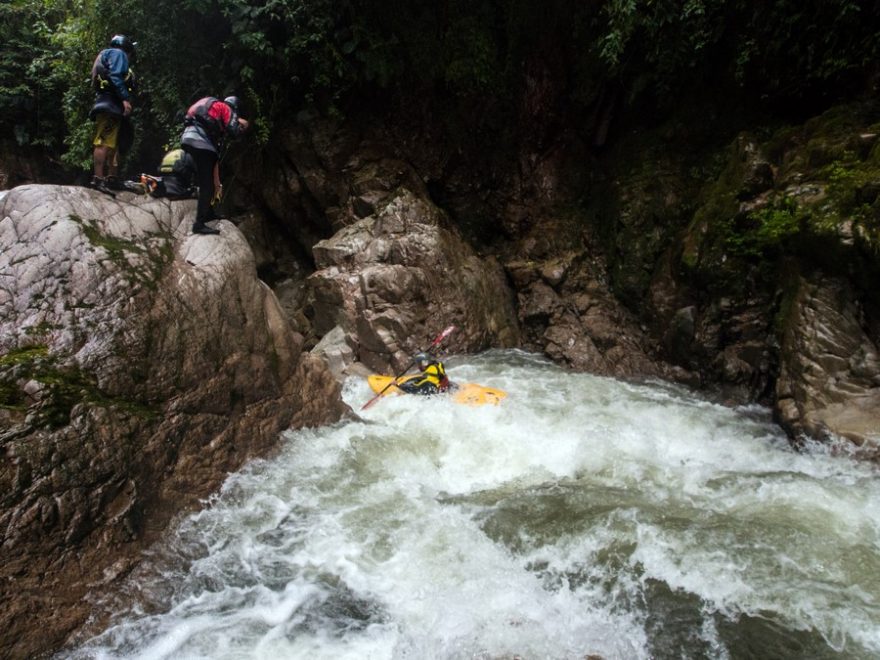 Rio Encanto je žlutohnědý kaňon v džungli s poměrně težkými peřejemi / F: Jakub Šedivý