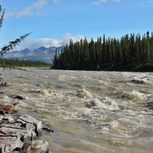 Rozvodněná řeka přepravuje obrovské množství sedimentu