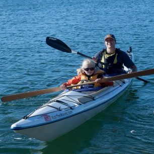 Děti samy si chtěly vyzkoušet pádlovat