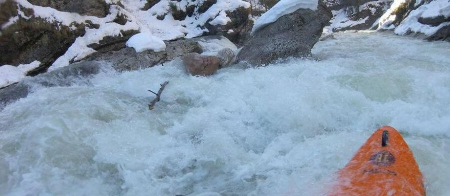 První letošní obleva proběhla a ve vodácky populárních řekách je víc stromů než obvykle. Podívejte se kde.
