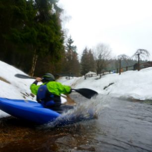 Voda je v březnu pěkně mrazivá