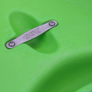 Kovové očko před kokpitem mohlo být větší