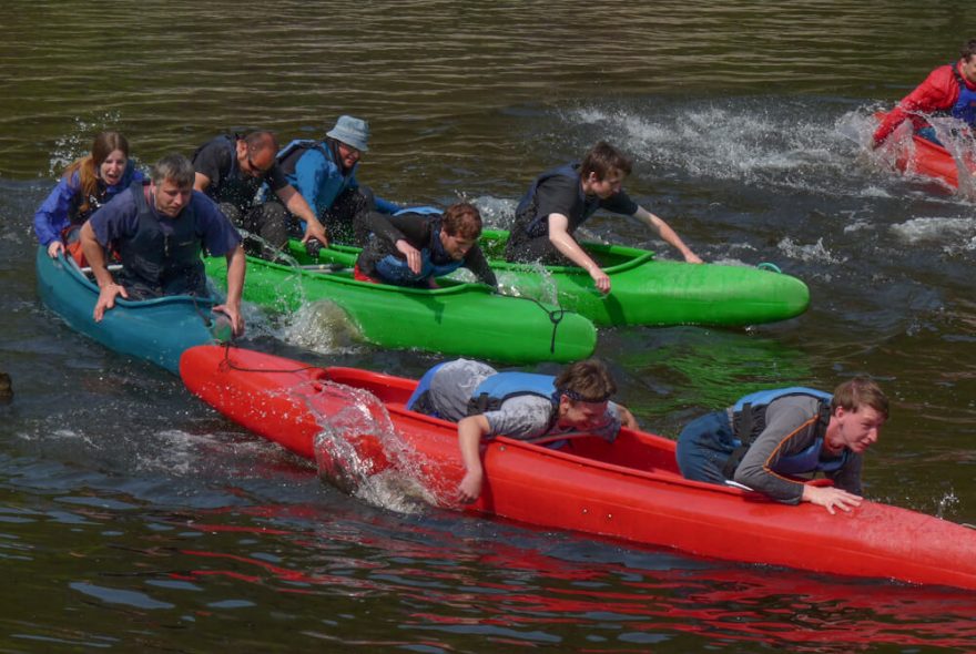 Během kurzu zkoušíme i jízdu bez pádel