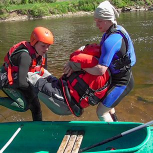 Nácvik transportu raněného