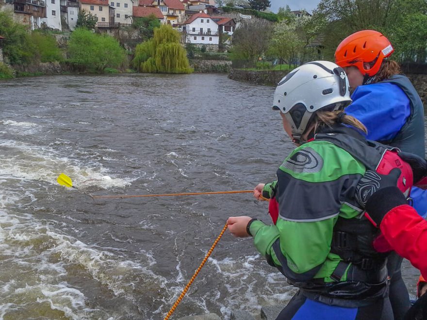 Nácvik práce s házecím pytlíkem v terénu