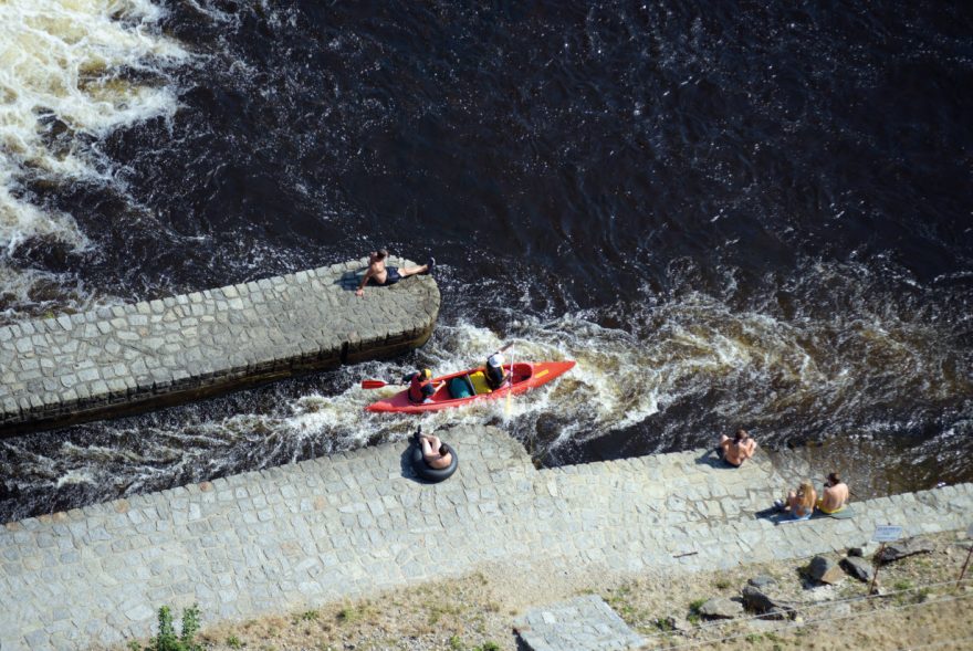 Sjízdné jezy bez nutnosti přenášení také přispívají k popularitě řeky / F: Jan "Šťovík" Šťovíček