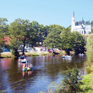 Vltava je oblíbená také díky množství historických památek nedaleko řeky / F: Jan "Šťovík" Šťovíček