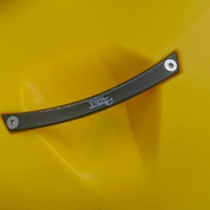 Všechna madla jsou kovová