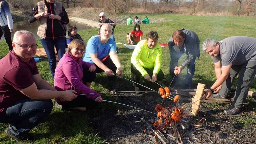v Cíli nás čeká táborák a opékání buřtů / F: Rony
