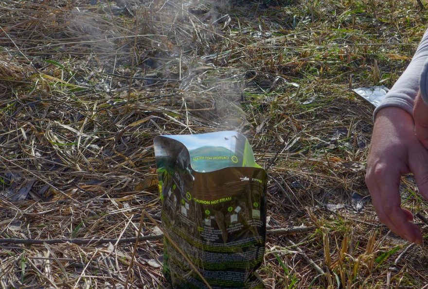 Po uplynutí 12 minut je tepla pořád dost a jídlo horké, venkovní teplota 5°C