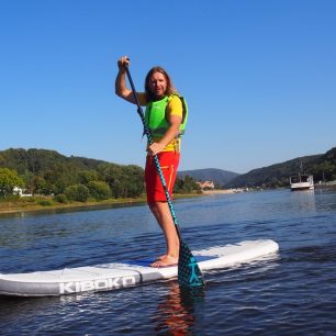 Vyzkoušejte pádlování ve stoje / F: www.enthusia.cz; archiv Petra Snížka