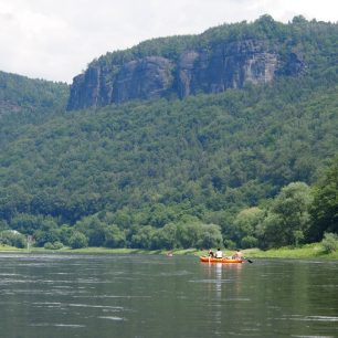 Řeka volně a velmi svižně teče do Německa / F: www.enthusia.cz; archiv Petra Snížka