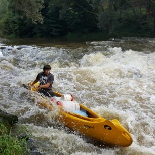 Peřej před nesjízdným jezem na Kwise / F: SUNDISK Family