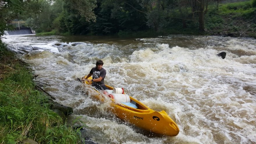 Peřej před nesjízdným jezem na Kwise / F: SUNDISK Family