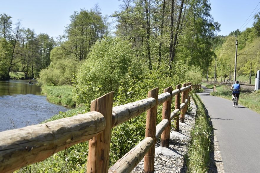 Podél řeky Ohře si můžete udělat i hezkou projížďku na kole / F: Jitka Pražáková