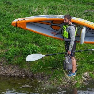 Tomahawk bez potíží odnese jeden člověk na rameni
