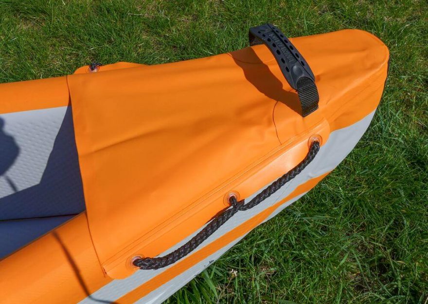 Špice kryjí malé PVC paluby