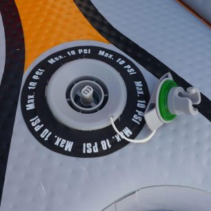 Detail jednoho ze tří push-push ventilů