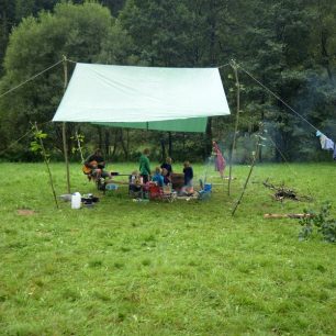 Letní voda, to je především táboření