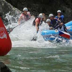 Open Women TR Omega v závodě H2H / F: International Rafting Federation