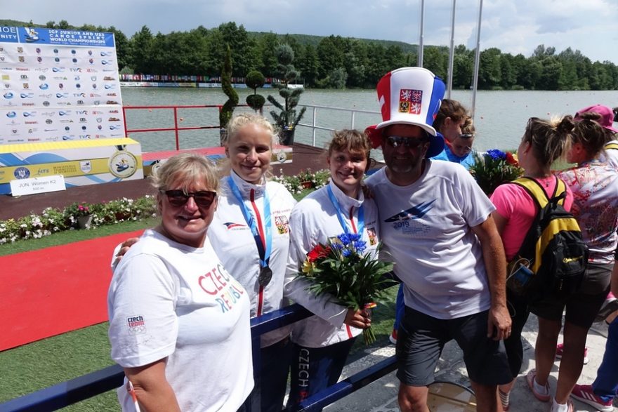 Bára Galádová, Štěpánka Sobíšková / F: Alena Charvátová