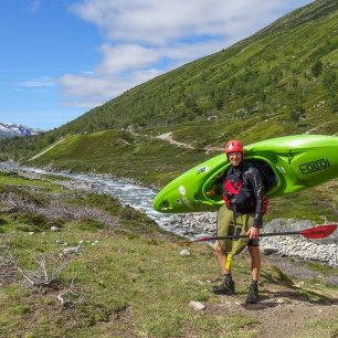 Vynáška lodě na Tundru