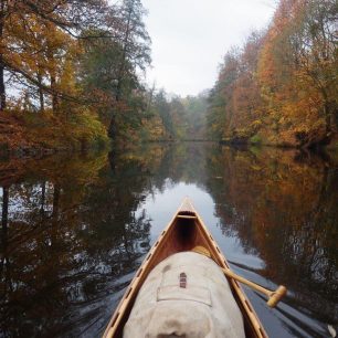 Tichá plavba na podzimní Jizeře poblíž Turnova / F: archiv Chobotnice