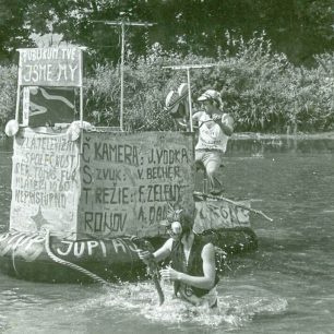 Historické foto z akce Netradiční plavidla na Doubravě