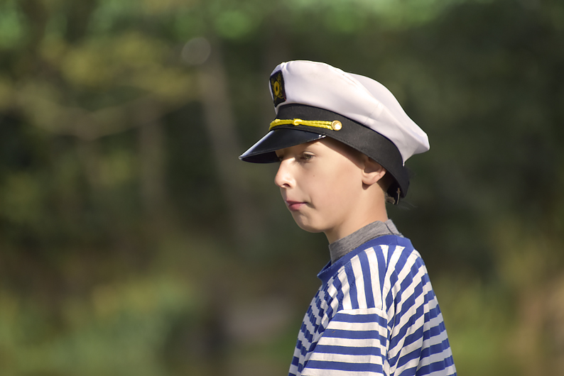 Zamykání Ohře 2019 - kdo neměl masku, byl alespoň ve vodáckém / námořnickém