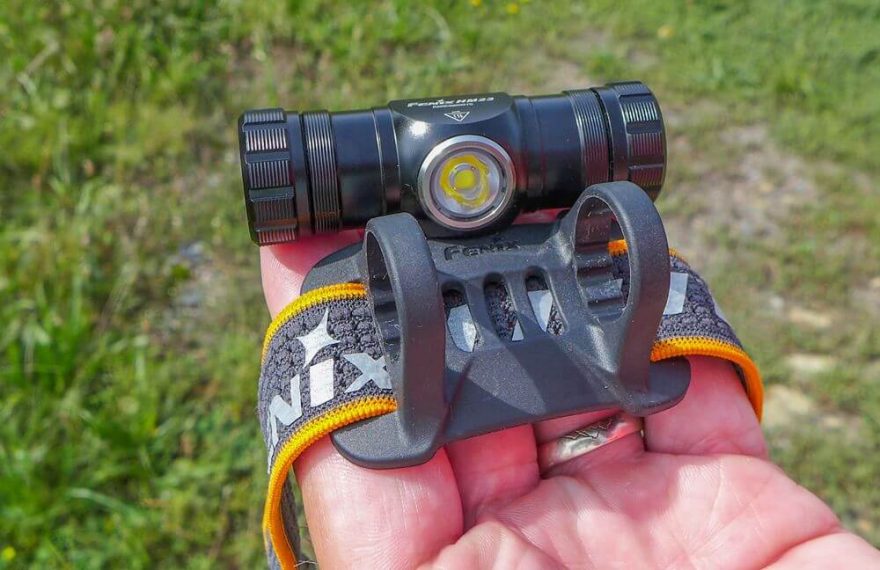 Po vyjmutí z držáku lze svítilnu používat i samostatně