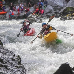 Souboje v kayakcrossu žen byly někdy opravdu tvrdé / F: Marco Kruis