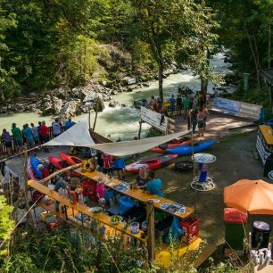 U závodní tratě byl i bar s občerstvením / F: Staudingerphotography