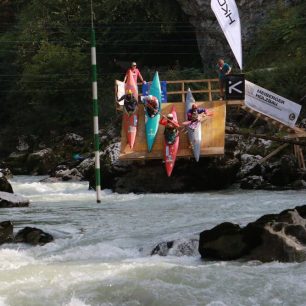 Závody zpestřila exhibiční jízda na "retro" kajacích / F: Florian Hartmann