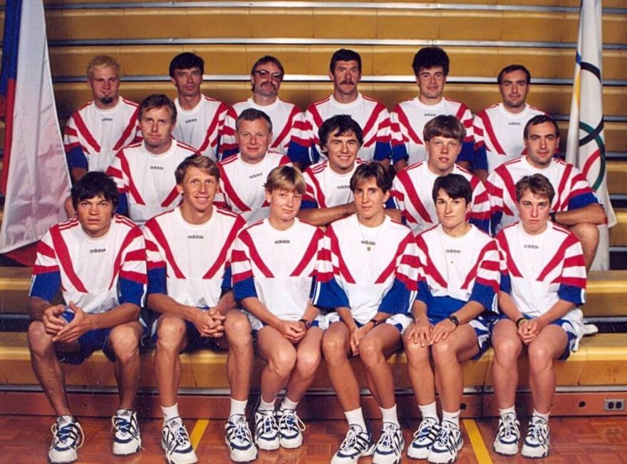 Milan (horní řada, třetí zleva) s reprezentačním družstvem pro OH Atlanta 1996, kde působil jako šéftrenér / F: archiv Milana Bílého