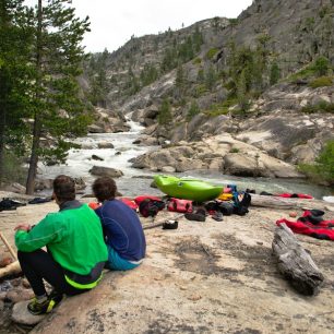 Pohled z kempu do kombinace peřejí prvního kaňonu